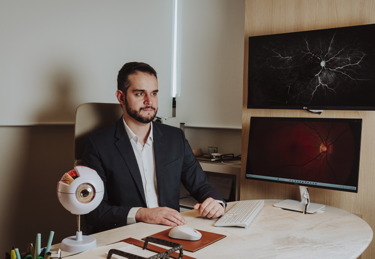 Dr. Thiago Nogueira (CRM-PR 62818 | RQE 38144)